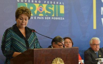 Dilma se emociona ao defender direito à memória e verdade sobre ditadura