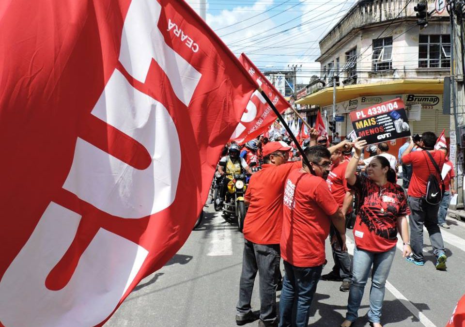 8 mil militantes nas ruas de Fortaleza contra a precarização