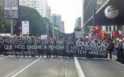 Professores de SP mantêm greve, senhor governador