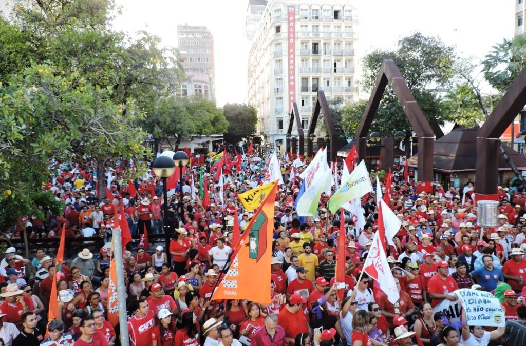 FORTALEZA – 20 mil manifestantes dizem NÃO ao Golpe e marcham em defesa da democracia