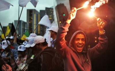 Marcha da democracia silencia panelaço