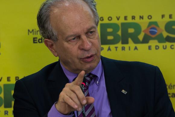 Ministro da Educacao- Renato Janine