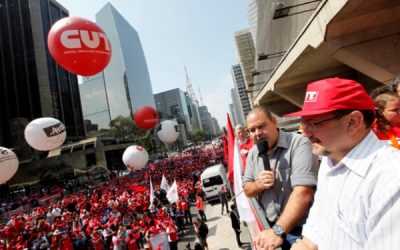 Em ato pró-democracia, pacote fiscal é duramente criticado