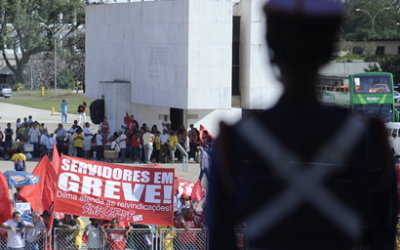 Mais um grave golpe contra os servidores: quem se importa?