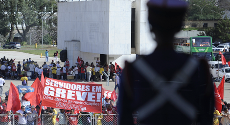 golpe-servidores