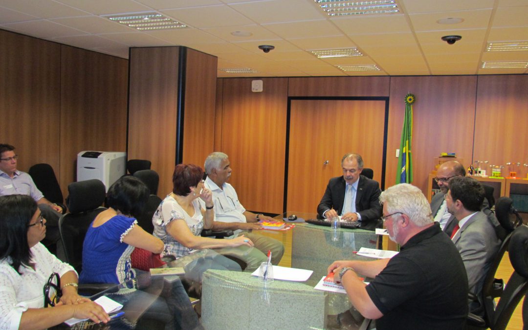 Mercadante pede apoio da CNTE à CPMF para educação