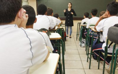 Trabalhadores da educação alertam para mercantilização do ensino