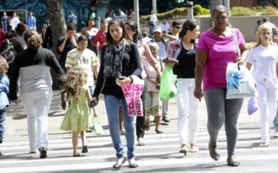 Mulheres ganham em média 24% menos que os homens, mostra relatório