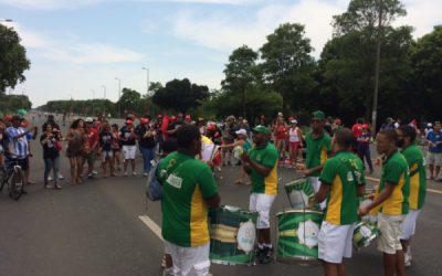 Desagravo aos professores no Eixão com alegria, educação e arte