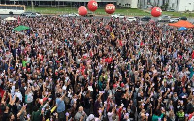Greve dos professores do DF é suspensa e categoria continua na luta