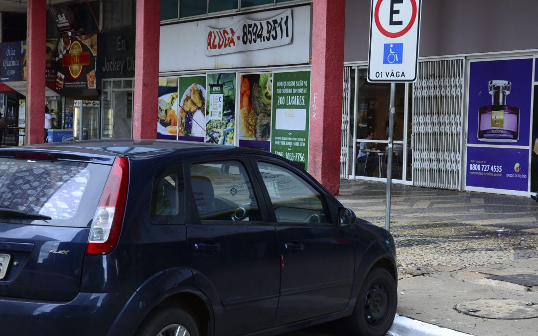 Multa para quem estaciona em vagas reservadas aumenta 140%