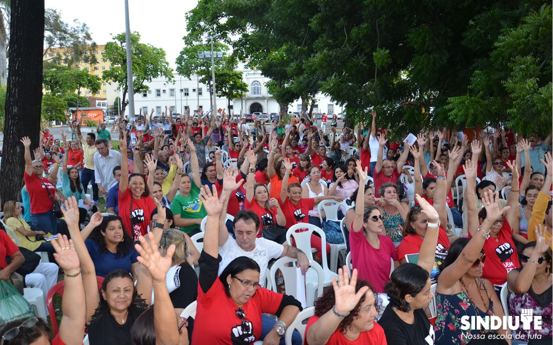 AGORA É GREVE! Sem o piso, eu não piso na escola!