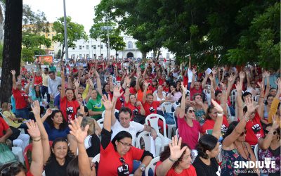 AGORA É GREVE! Sem o piso, eu não piso na escola!