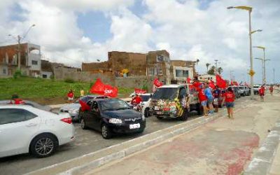 Em greve, professores municipais realizam carreata