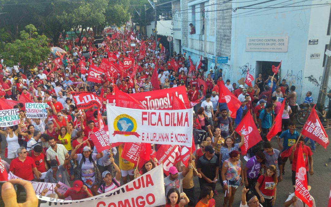 Sindiute participa de mobilização em defesa da democracia e contra o golpe