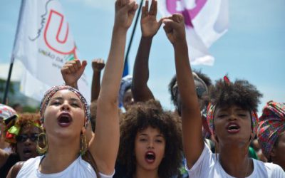Mulheres lutam por igualdade, mas problemas históricos persistem