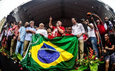 Em manifestação histórica e sob chuva no Centro de Fortaleza, Lula e o povo cearense disseram “não” ao golpe
