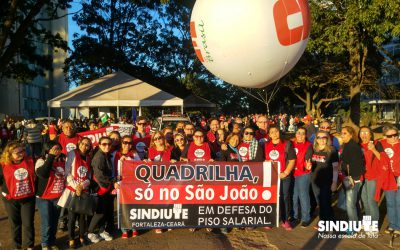 Em Brasília, Sindiute participa de ato pela educação de qualidade