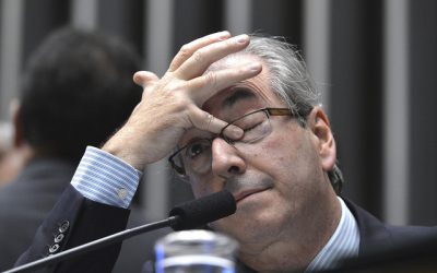 Cunha renuncia à presidência da Câmara