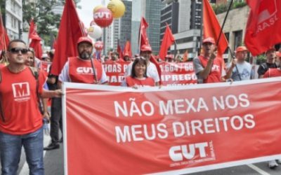 Projeto que detona serviço público pode ir a voto nesta terça