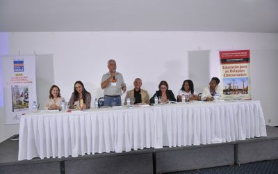 Lançamentos de publicações da Escola de Formação da CNTE encerra primeiro dia de CNE