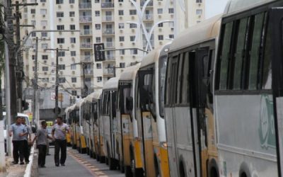 Brasileiros reagem aos golpistas e cruzam os braços