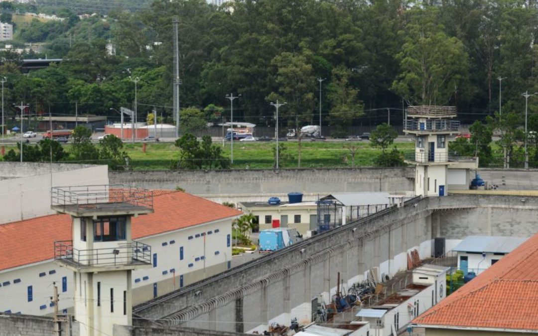 Reação do governo às matanças em presídios é caricatural