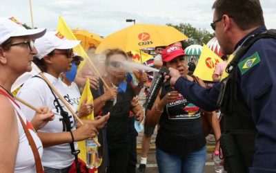 Trabalhadores são reprimidos com violência em protesto contra golpista Temer no RS