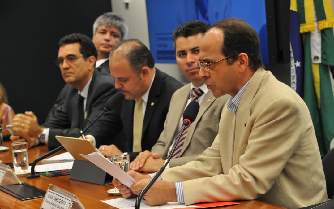CNTE questiona constitucionalidade do projeto da Escola sem Partido
