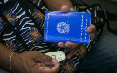 Pretos e pardos sofrem mais com desemprego, aponta IBGE