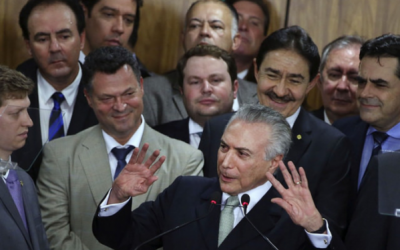 Em um ano, governo golpista derruba investimentos na saúde, educação e economia.