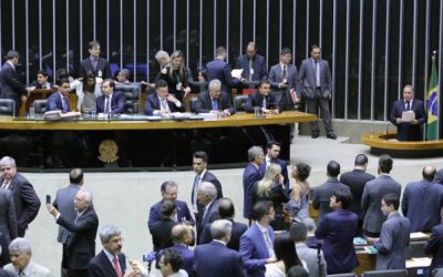 Câmara mostra que tem preço e mantém Temer na presidência