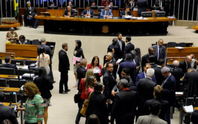 Deputados rejeitam “distritão” e esvaziam reforma política