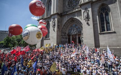 Milhares de trabalhadores se mobilizam contra reformas trabalhista e da Previdência