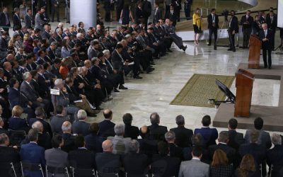 Temer terceiriza pressão para aprovar reforma da Previdência