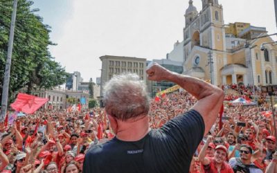 “Por vocês valeu a pena nascer e por vocês valerá a pena morrer”, diz Lula