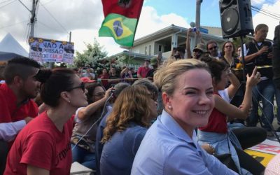 “Não sairemos daqui até Lula estar livre”, diz Gleisi Hoffmann
