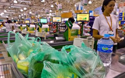 Com desabastecimento e alta da conta de luz, inflação é a maior desde 1996