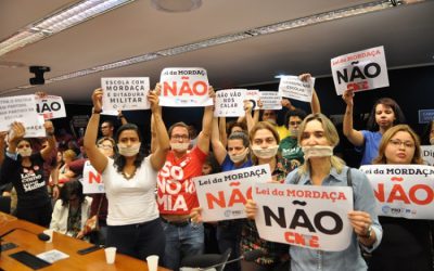 Oposição consegue adiar votação do Escola sem Partido na Câmara
