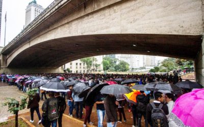Falta trabalho para 27,3 milhões e o único emprego que cresce é o informal