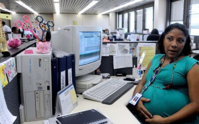 STF reafirma direito da gestante. Já Bolsonaro diz que contratar mulher é caro