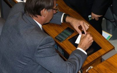 #Caixa2doBolsonaro está em primeiro lugar no Twitter mundial