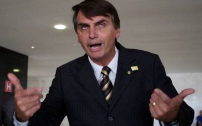Quem pensa diferente de Bolsonaro terá duas opções: cadeia ou exílio