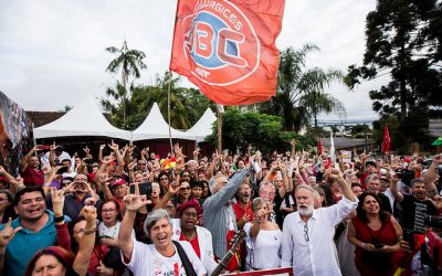 Mais de 500 pessoas celebram Natal na Vigília Lula Livre