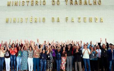 Para Bolsonaro, direito trabalhista é um problema a ser eliminado