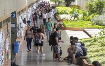 Austeridade fiscal e crise econômica pós-golpe afastam pobres das universidades