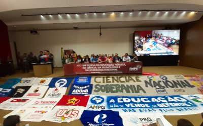 Ato na Câmara denuncia cortes do governo na educação pública e conclama para a resistência