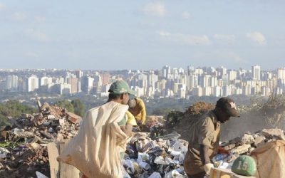 Metade dos brasileiros vive com apenas R$ 413 por mês, diz IBGE