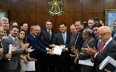 Novo pacote de Guedes e Bolsonaro propõe corte de até 25% em salário de servidores