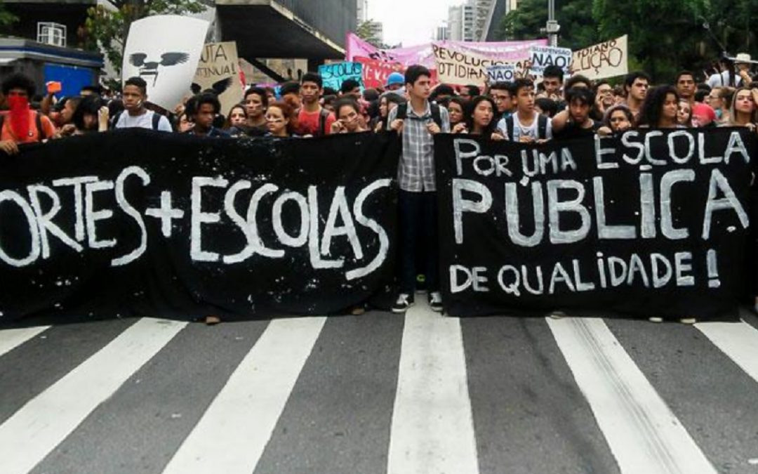 Enquanto o Brasil patina no Pisa, escolas públicas ‘tiram leite de pedra’